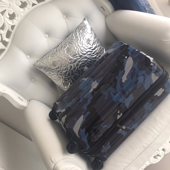 GORGEOUS CAMO TUMI INTERNATIONAL CARRY-ON (NWT) - Picture 5 of 8